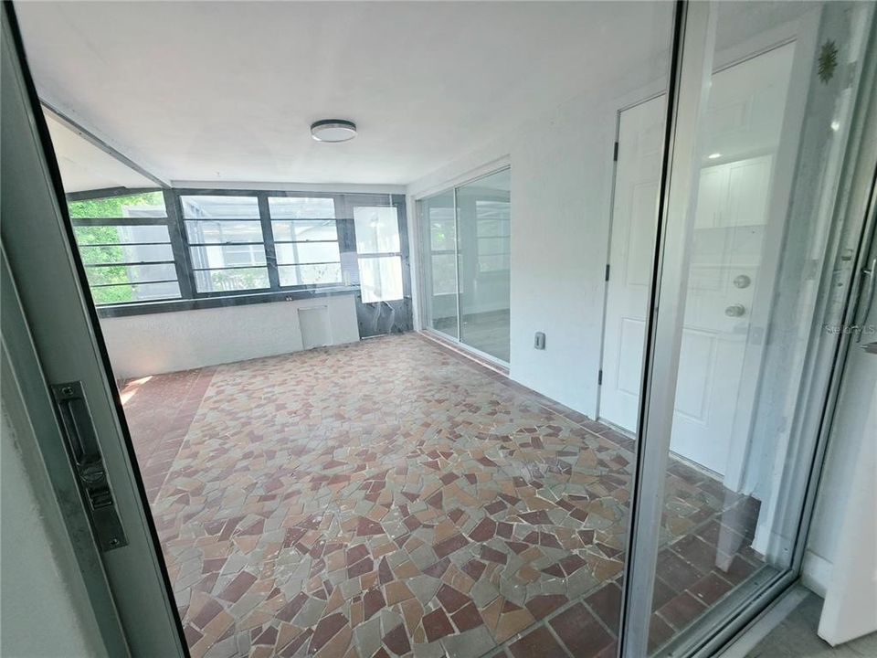 For Sale: $335,000 (5 beds, 3 baths, 1847 Square Feet)