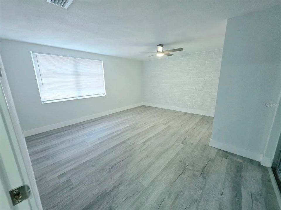 For Sale: $335,000 (5 beds, 3 baths, 1847 Square Feet)