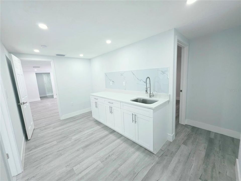 For Sale: $335,000 (5 beds, 3 baths, 1847 Square Feet)