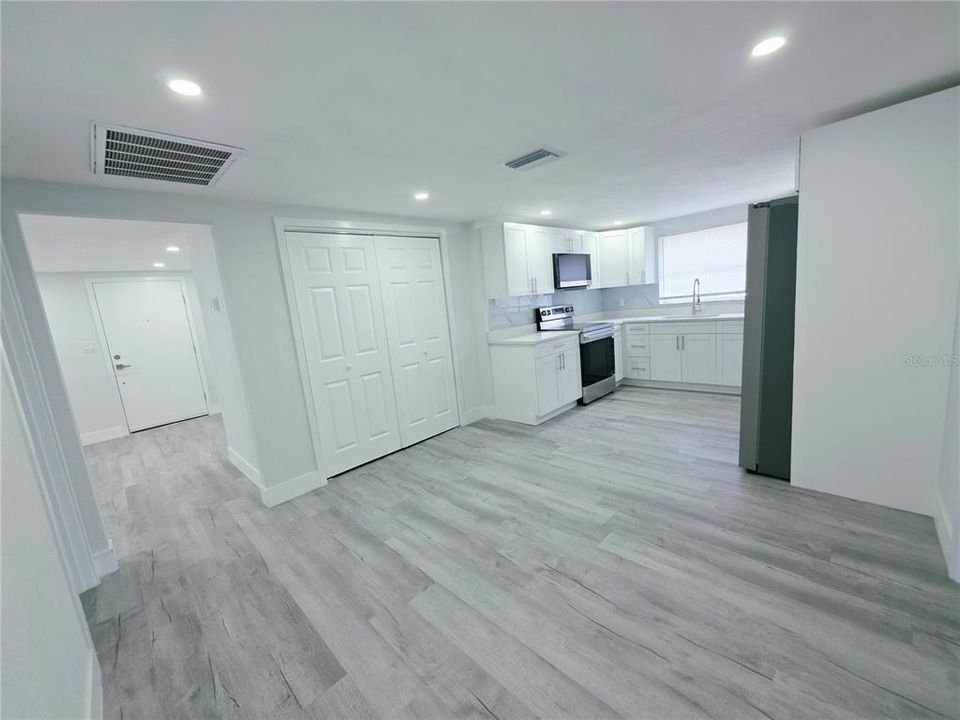 For Sale: $335,000 (5 beds, 3 baths, 1847 Square Feet)