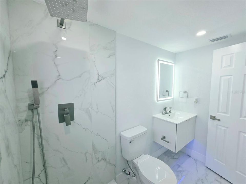 For Sale: $335,000 (5 beds, 3 baths, 1847 Square Feet)