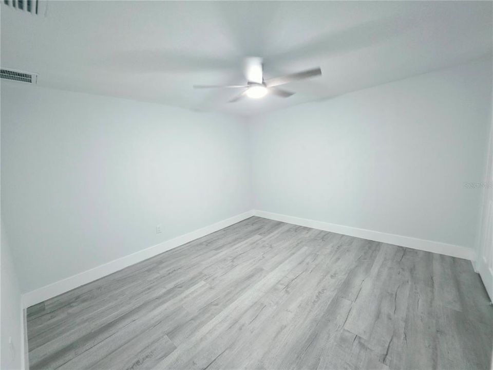 For Sale: $335,000 (5 beds, 3 baths, 1847 Square Feet)