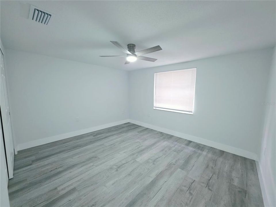 For Sale: $335,000 (5 beds, 3 baths, 1847 Square Feet)