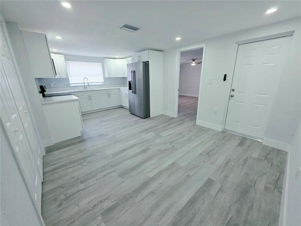 For Sale: $335,000 (5 beds, 3 baths, 1847 Square Feet)