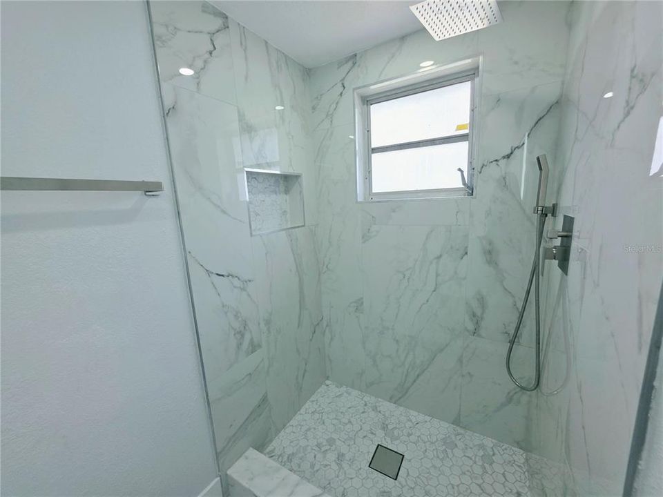 For Sale: $335,000 (5 beds, 3 baths, 1847 Square Feet)
