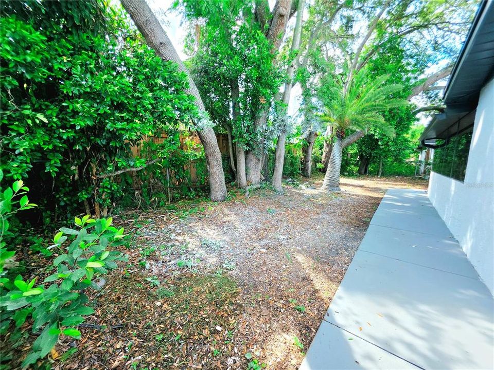For Sale: $335,000 (5 beds, 3 baths, 1847 Square Feet)