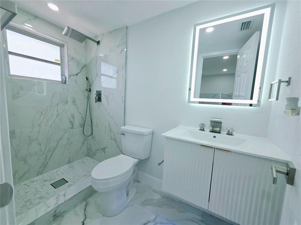 For Sale: $335,000 (5 beds, 3 baths, 1847 Square Feet)