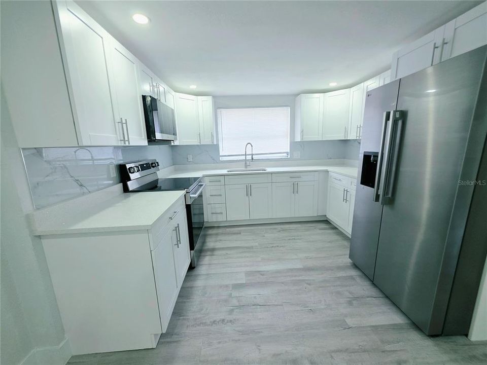 For Sale: $335,000 (5 beds, 3 baths, 1847 Square Feet)
