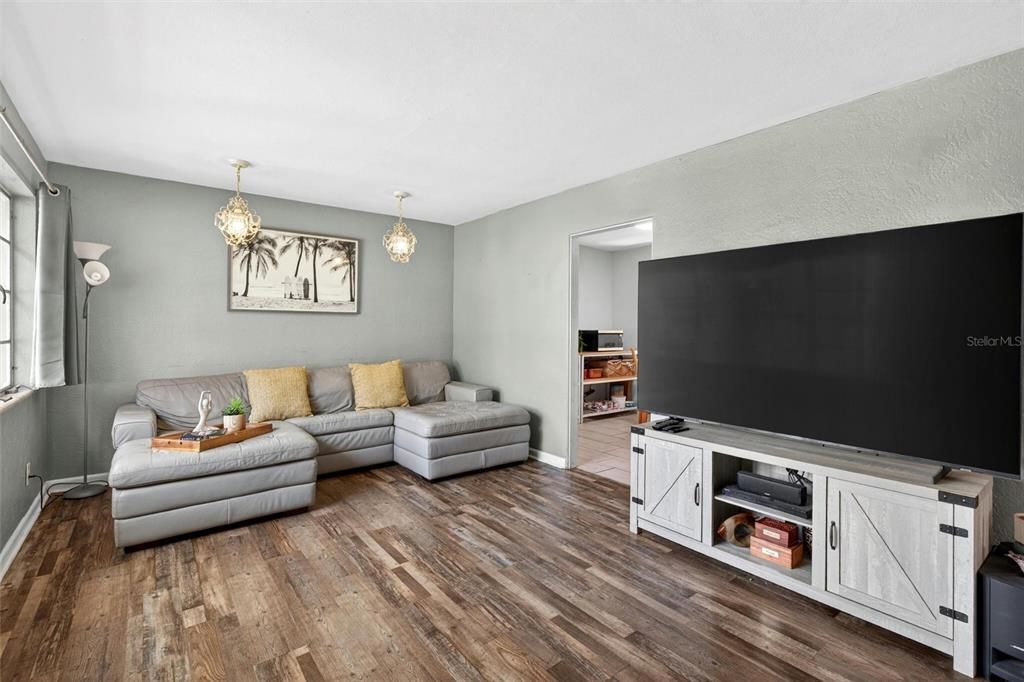 На продажу: $279,000 (2 спален, 1 ванн, 890 Квадратных фут)