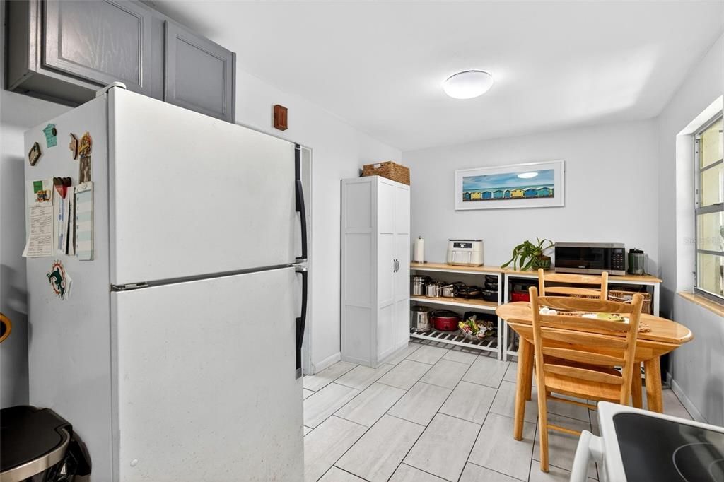На продажу: $279,000 (2 спален, 1 ванн, 890 Квадратных фут)
