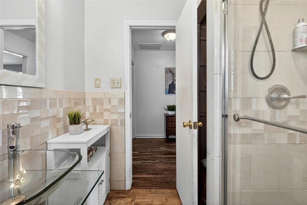 На продажу: $279,000 (2 спален, 1 ванн, 890 Квадратных фут)