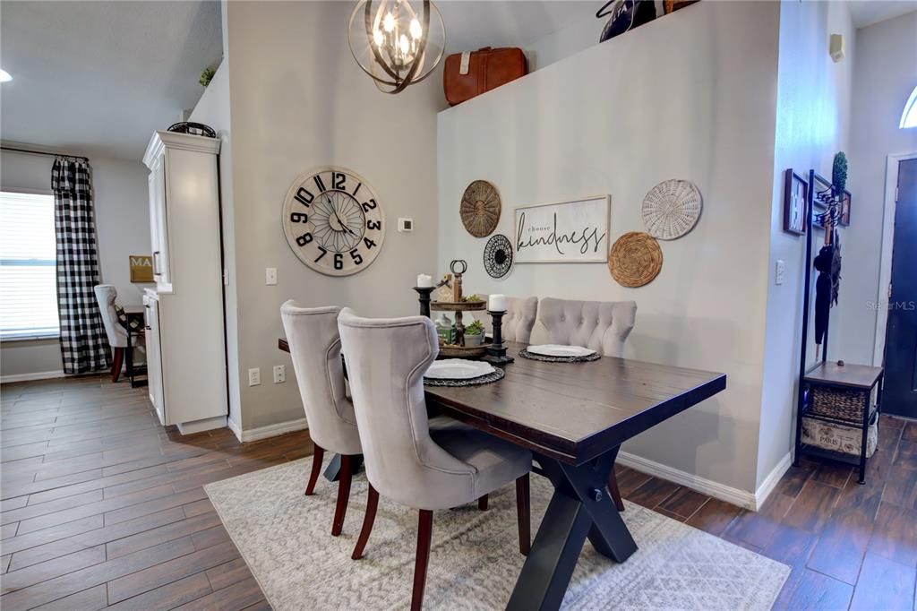 En Venta: $385,000 (5 camas, 2 baños, 1874 Pies cuadrados)