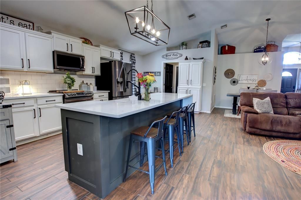 En Venta: $385,000 (5 camas, 2 baños, 1874 Pies cuadrados)