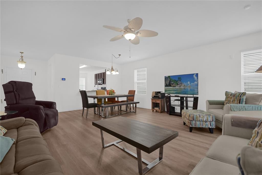 En Venta: $270,000 (3 camas, 2 baños, 1750 Pies cuadrados)