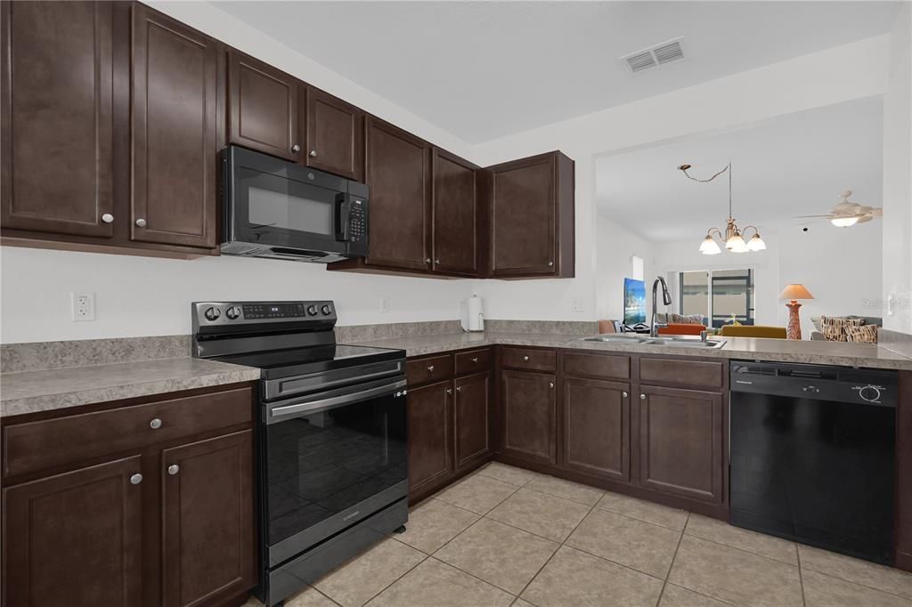 En Venta: $270,000 (3 camas, 2 baños, 1750 Pies cuadrados)