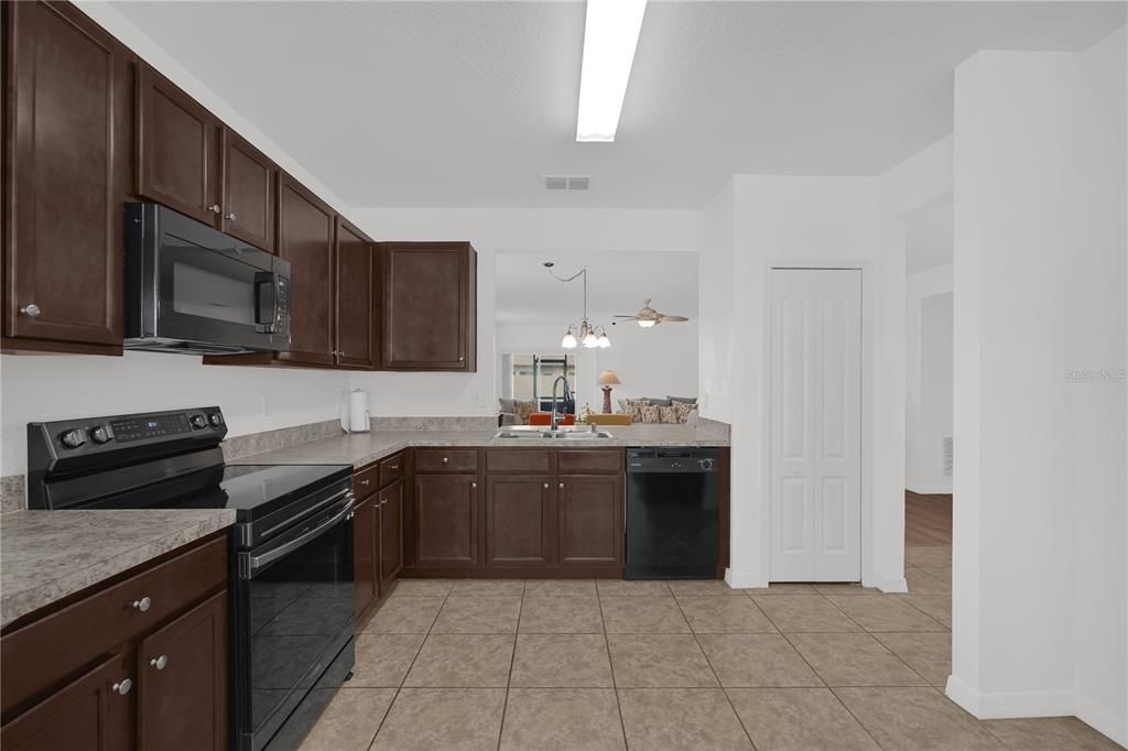 En Venta: $270,000 (3 camas, 2 baños, 1750 Pies cuadrados)