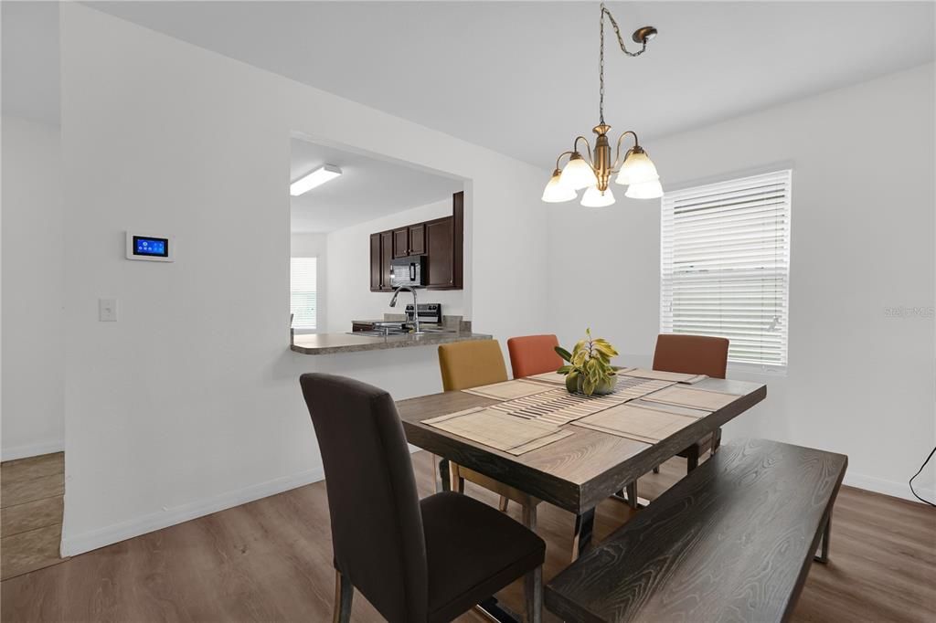 En Venta: $270,000 (3 camas, 2 baños, 1750 Pies cuadrados)