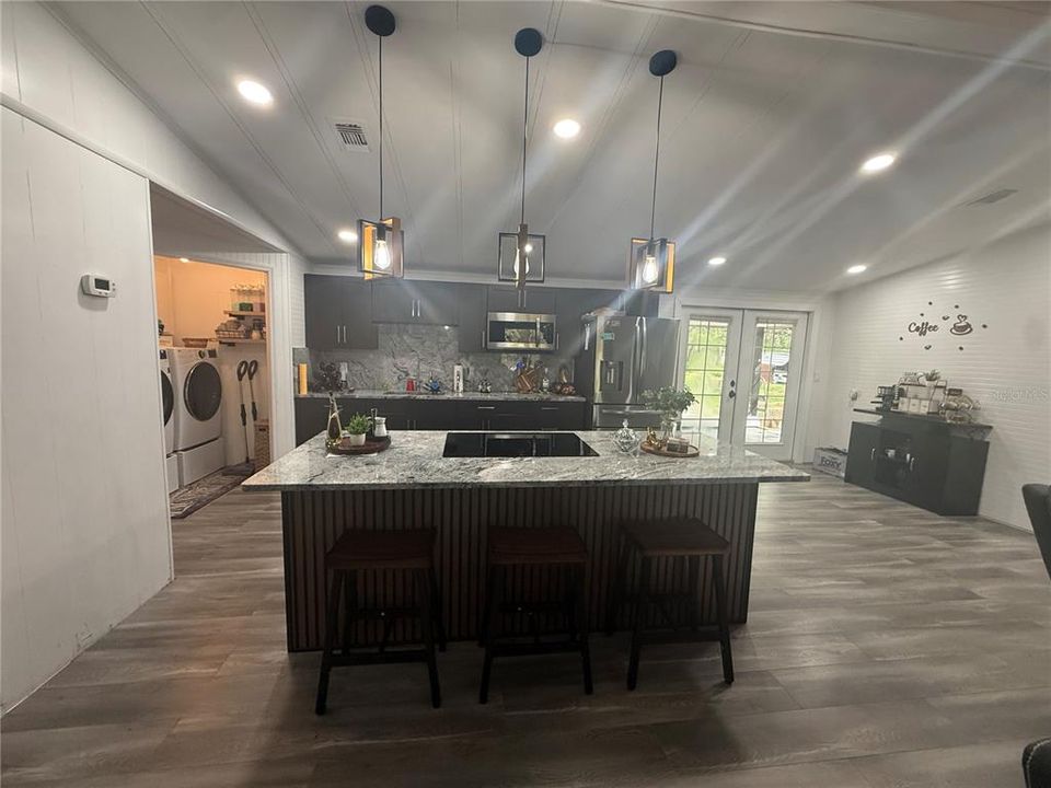 En Venta: $300,000 (2 camas, 2 baños, 1252 Pies cuadrados)