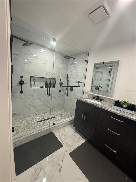 En Venta: $300,000 (2 camas, 2 baños, 1252 Pies cuadrados)