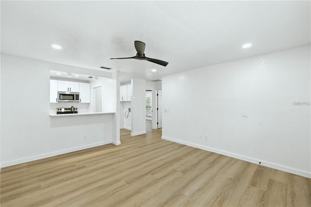 В аренду: $1,295 (2 спален, 2 ванн, 806 Квадратных фут)