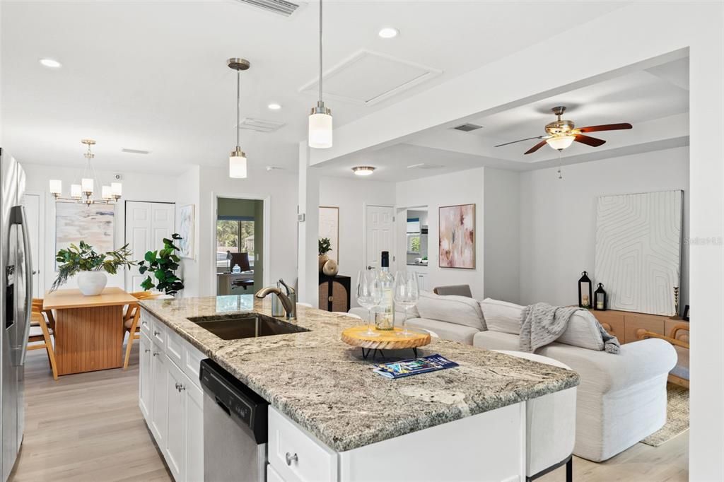 For Sale: $425,000 (2 beds, 2 baths, 1394 Square Feet)