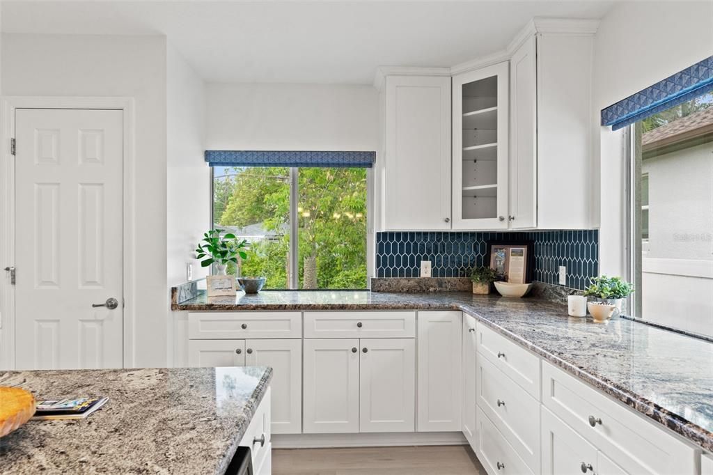 For Sale: $425,000 (2 beds, 2 baths, 1394 Square Feet)