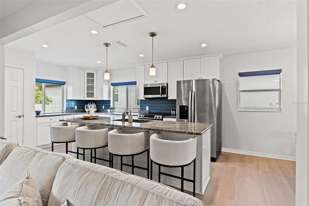 For Sale: $425,000 (2 beds, 2 baths, 1394 Square Feet)