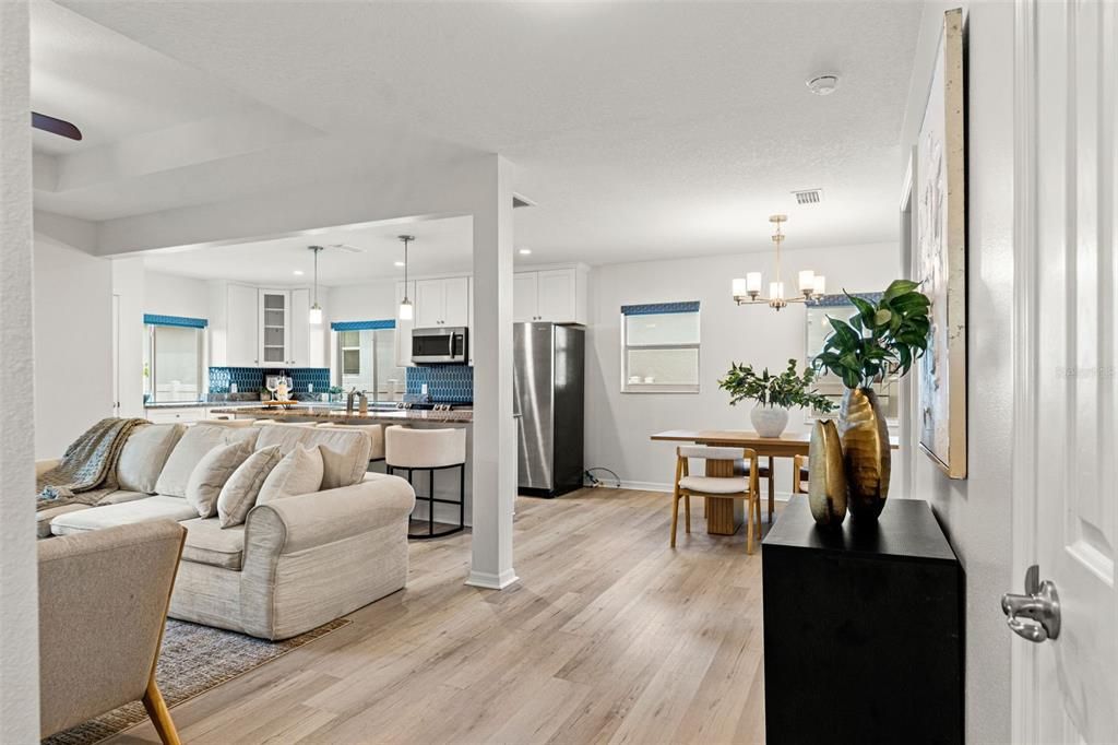 For Sale: $425,000 (2 beds, 2 baths, 1394 Square Feet)