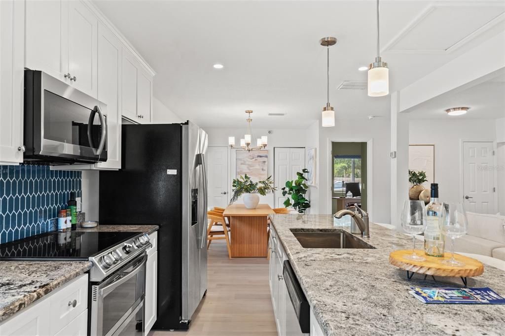 For Sale: $425,000 (2 beds, 2 baths, 1394 Square Feet)