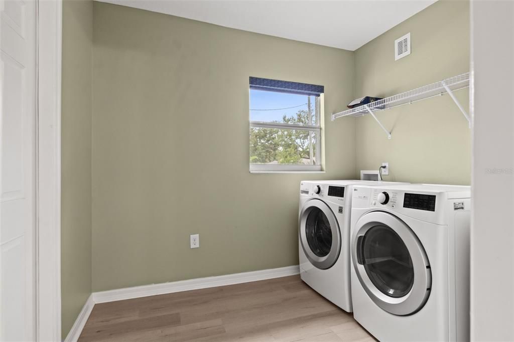 For Sale: $425,000 (2 beds, 2 baths, 1394 Square Feet)