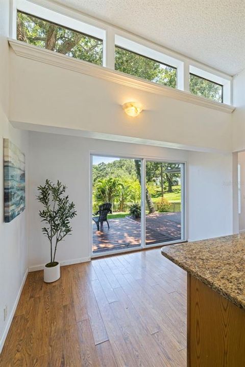 En Venta: $449,900 (3 camas, 2 baños, 2005 Pies cuadrados)