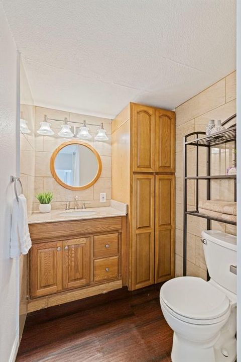 En Venta: $449,900 (3 camas, 2 baños, 2005 Pies cuadrados)