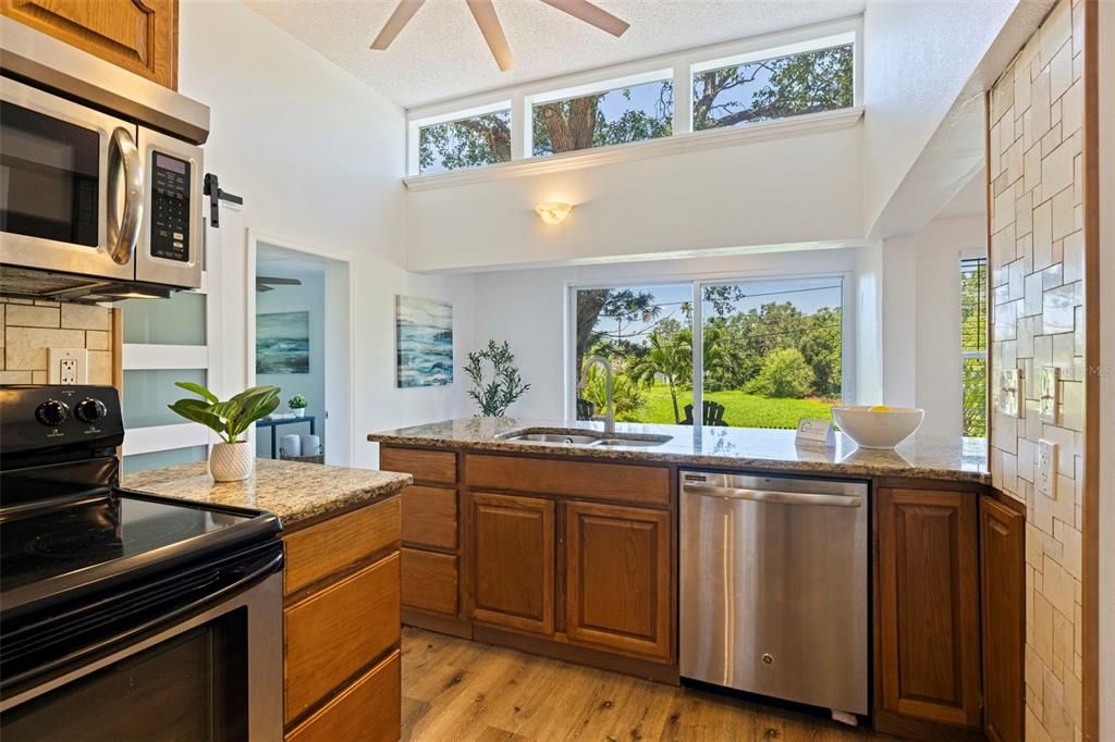 En Venta: $449,900 (3 camas, 2 baños, 2005 Pies cuadrados)
