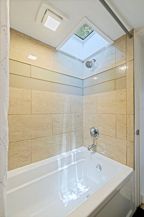 En Venta: $449,900 (3 camas, 2 baños, 2005 Pies cuadrados)