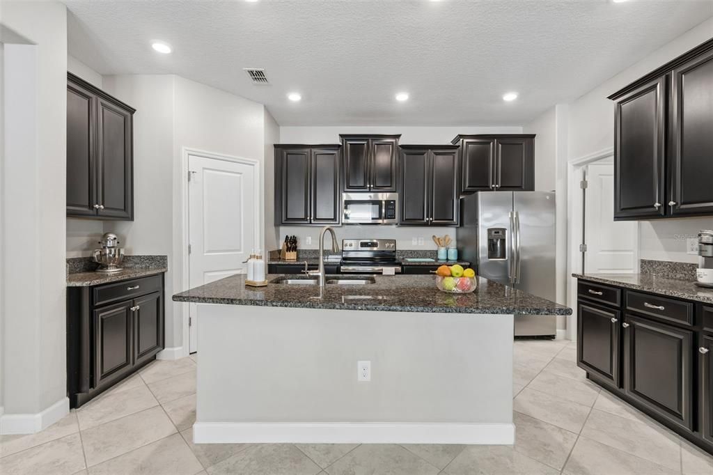En Venta: $399,900 (4 camas, 3 baños, 2061 Pies cuadrados)