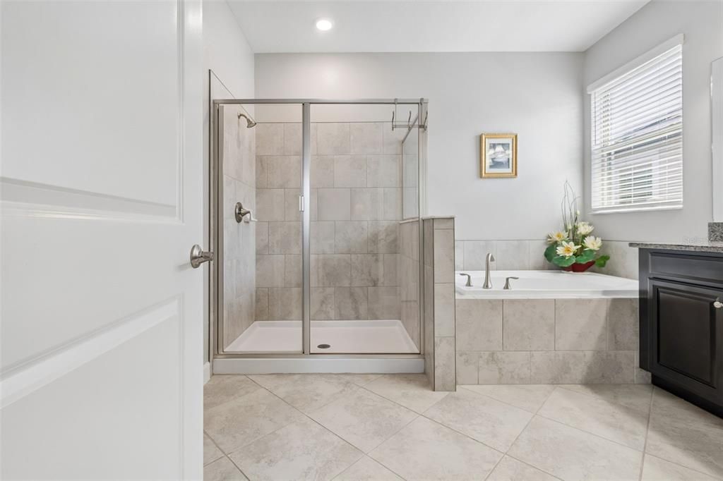 En Venta: $399,900 (4 camas, 3 baños, 2061 Pies cuadrados)