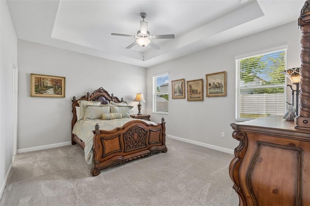 En Venta: $399,900 (4 camas, 3 baños, 2061 Pies cuadrados)