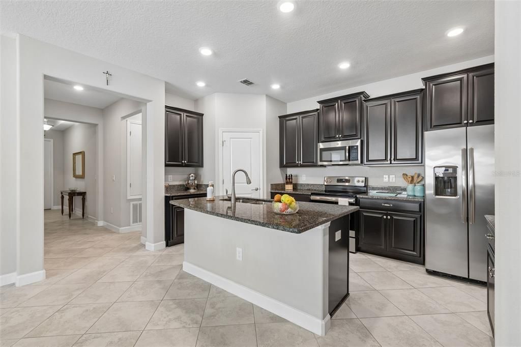 En Venta: $399,900 (4 camas, 3 baños, 2061 Pies cuadrados)
