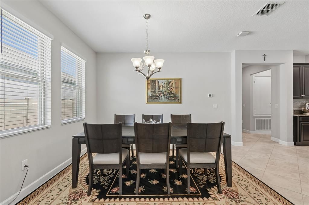 En Venta: $399,900 (4 camas, 3 baños, 2061 Pies cuadrados)