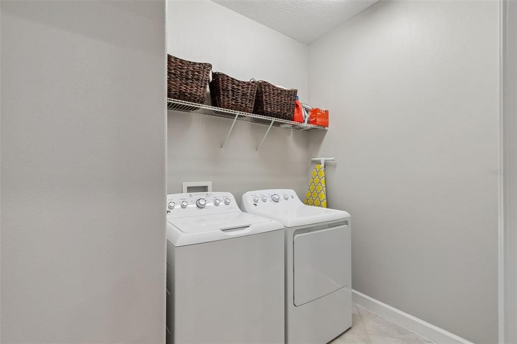 En Venta: $399,900 (4 camas, 3 baños, 2061 Pies cuadrados)