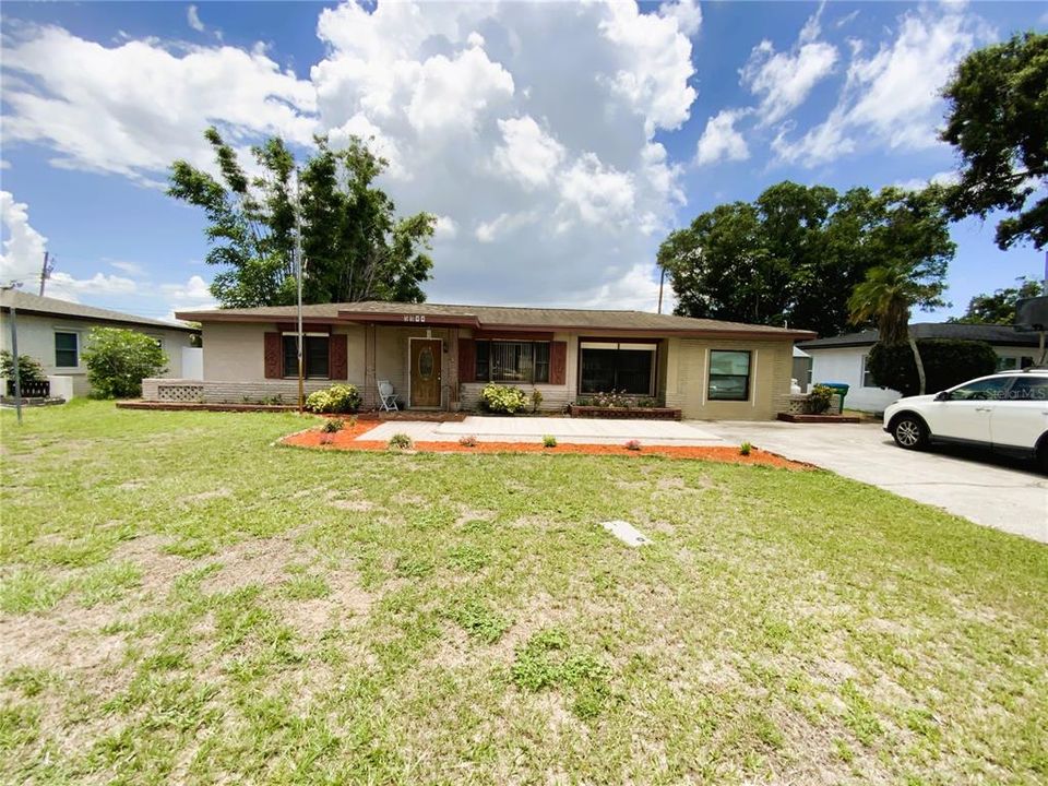 For Sale: $390,000 (3 beds, 2 baths, 1704 Square Feet)