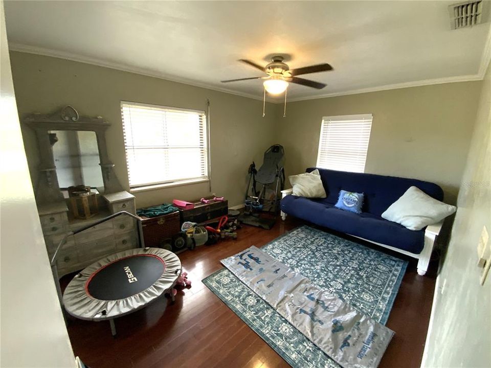 For Sale: $390,000 (3 beds, 2 baths, 1704 Square Feet)