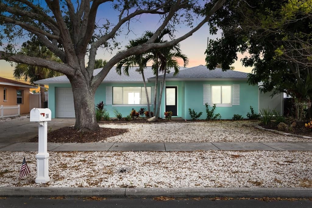 For Sale: $719,000 (4 beds, 3 baths, 1729 Square Feet)