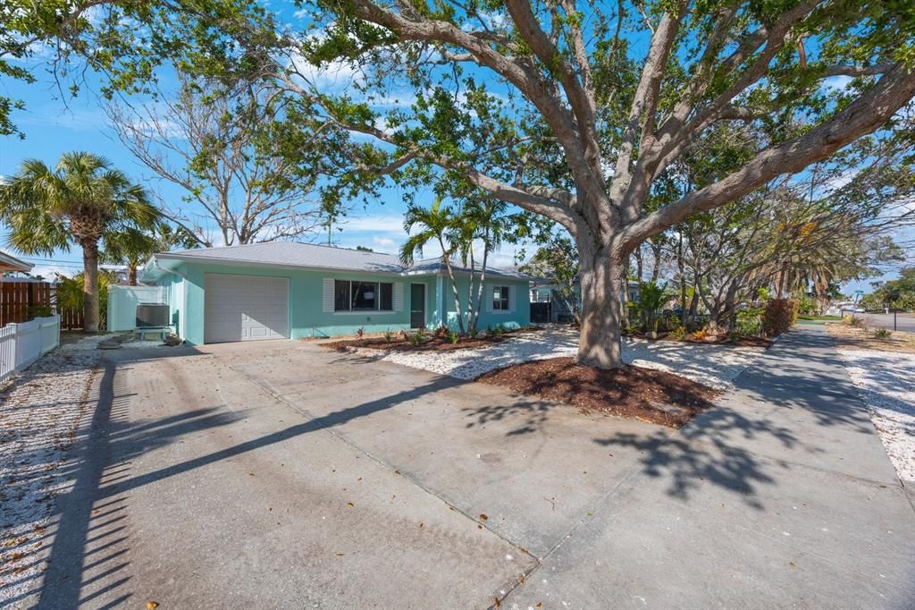 For Sale: $719,000 (4 beds, 3 baths, 1729 Square Feet)