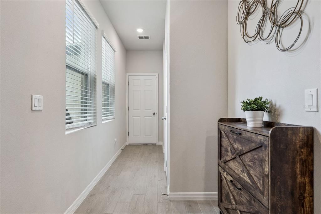 For Sale: $400,000 (3 beds, 2 baths, 1807 Square Feet)