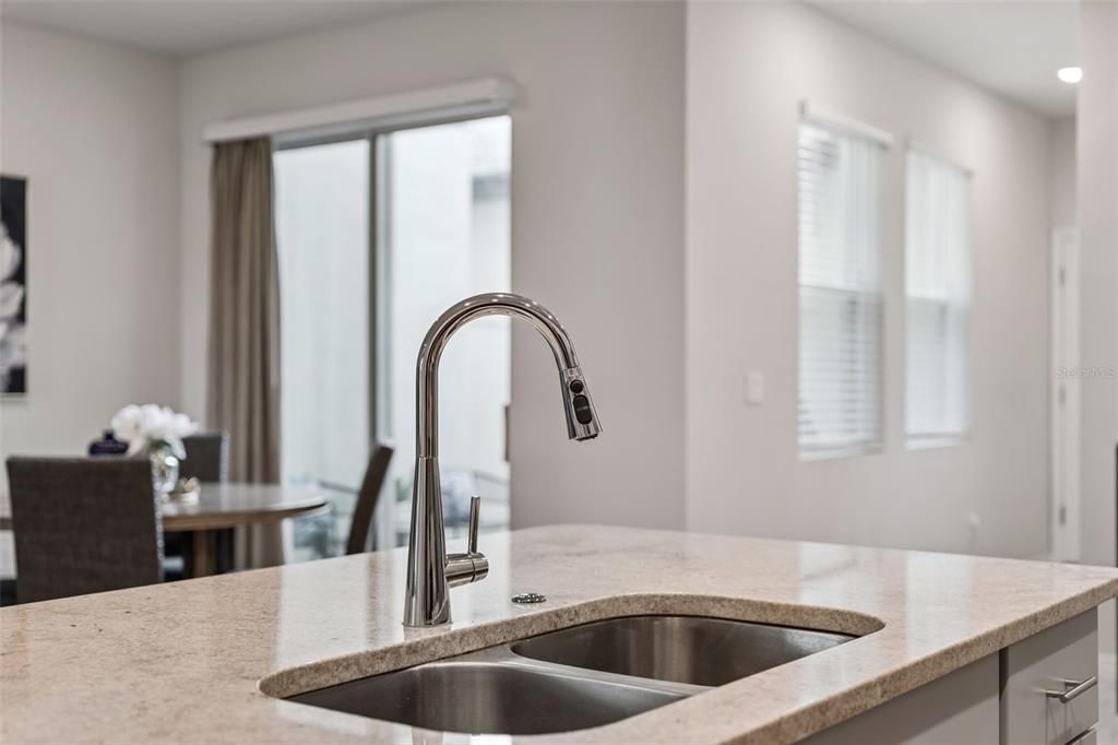 For Sale: $400,000 (3 beds, 2 baths, 1807 Square Feet)