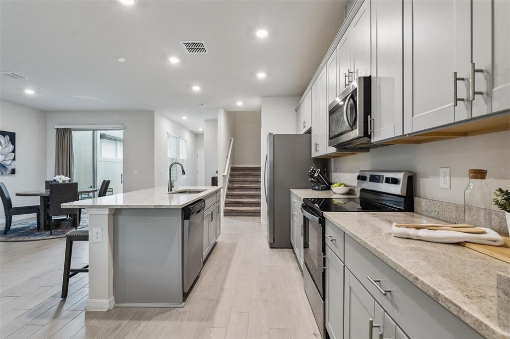 For Sale: $400,000 (3 beds, 2 baths, 1807 Square Feet)