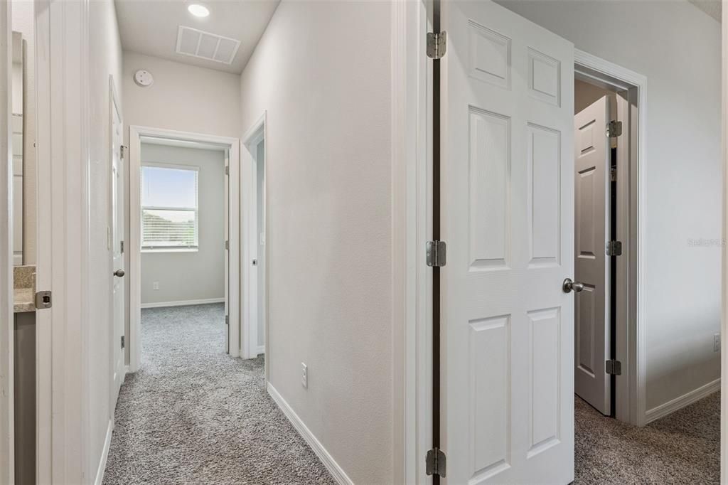 For Sale: $400,000 (3 beds, 2 baths, 1807 Square Feet)