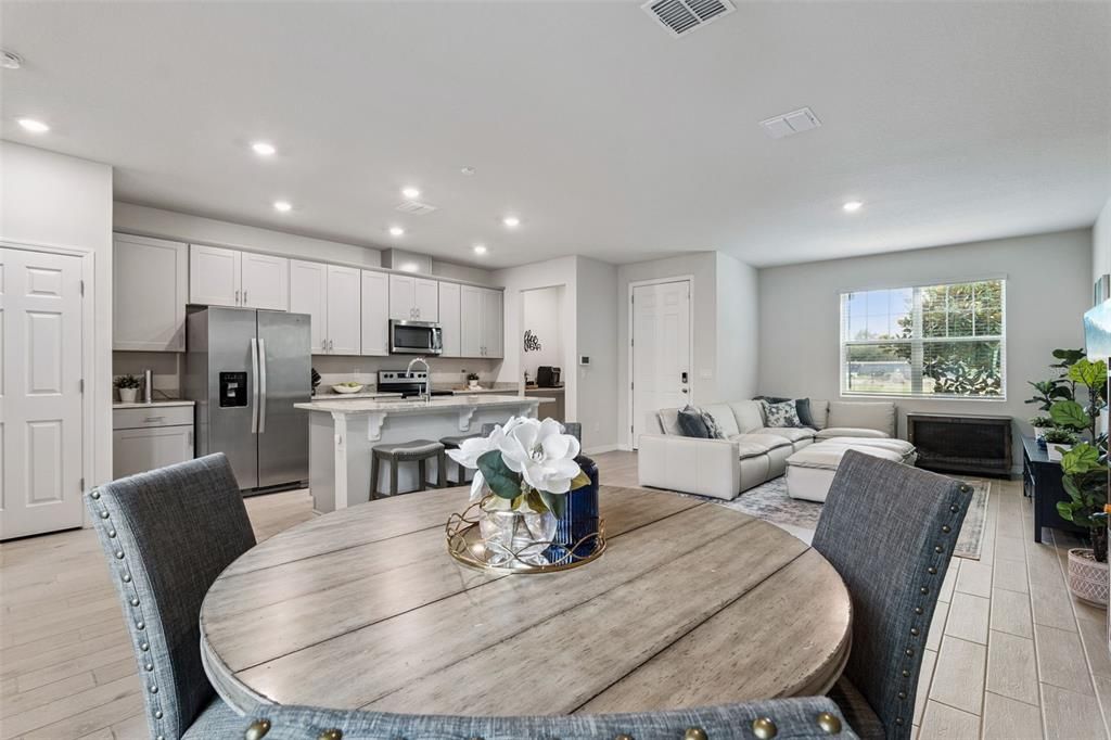 For Sale: $400,000 (3 beds, 2 baths, 1807 Square Feet)