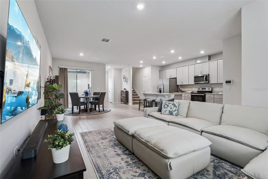 For Sale: $400,000 (3 beds, 2 baths, 1807 Square Feet)